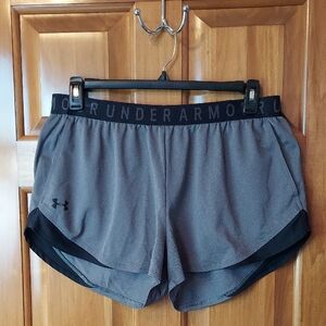 * Under Armour Women's Heatgear Black and Gray Athletic Shorts Size XL, Like New